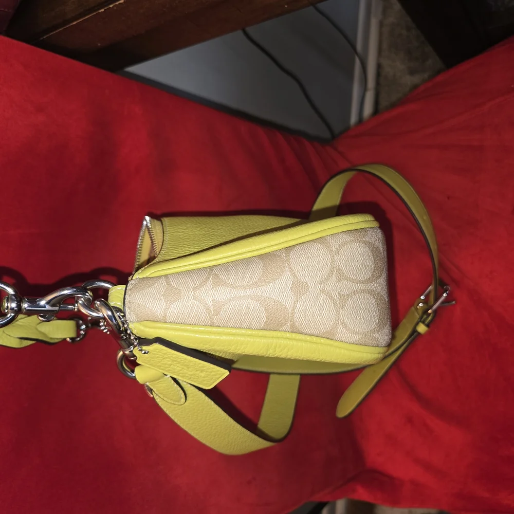 Coach Teri Shoulder Bag in Lime Green and Light Khaki - Picture 2 of 9